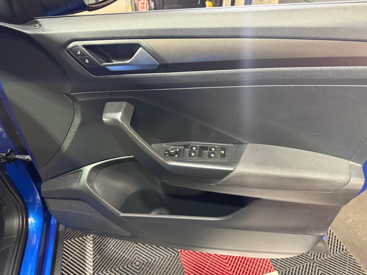 Used Volkswagen T-Roc 2019 for sale - 76215673: Photo 32