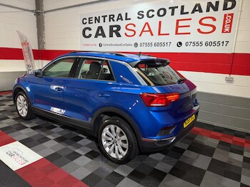Used Volkswagen T-Roc 2019 for sale - 76215673: Photo