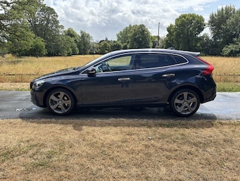 Used Volvo V40 2013 for sale - 75877839: Photo