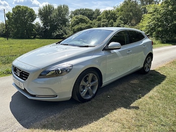 Used Volvo V40 2013 for sale - 75877815: Photo