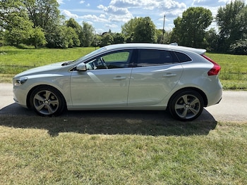 Used Volvo V40 2013 for sale - 75877815: Photo