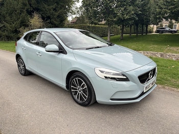 Used Volvo V40 2017 for sale - 76090101: Photo