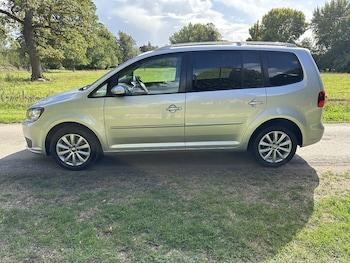 Used Volkswagen Touran 2012 for sale - 75947925: Photo