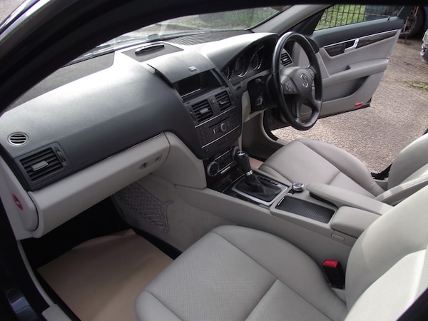 Used Mercedes-Benz C Class 2010 for sale - 75344237: Photo 10