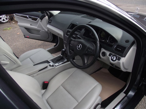 Used Mercedes-Benz C Class 2010 for sale - 75344237: Photo 16