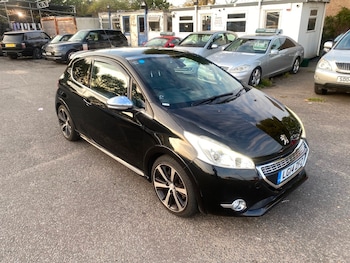 Used Peugeot 208 2014 for sale - 76134532: Photo