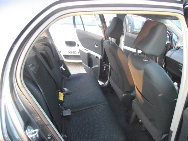 Used Toyota Yaris 2010 for sale - 75344228: Photo 13