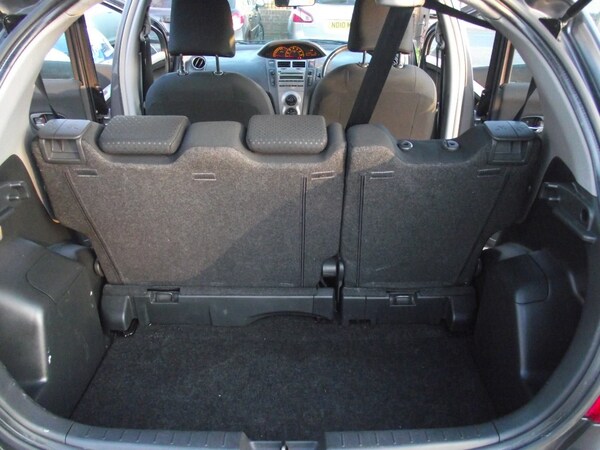 Used Toyota Yaris 2010 for sale - 75344228: Photo 15