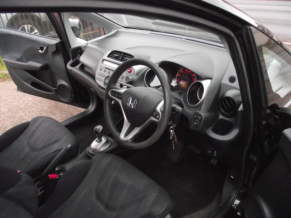 Used Honda Jazz 2010 for sale - 75344254: Photo 16
