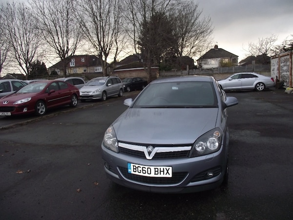 Used Vauxhall Astra 2010 for sale - 75344264: Photo 2