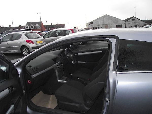 Used Vauxhall Astra 2010 for sale - 75344264: Photo 8