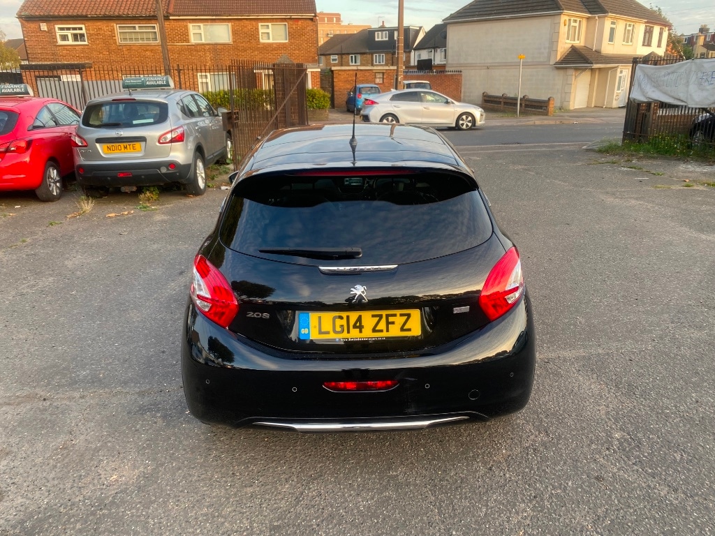 Used Peugeot 208 2014 for sale - 76281732: Photo 4