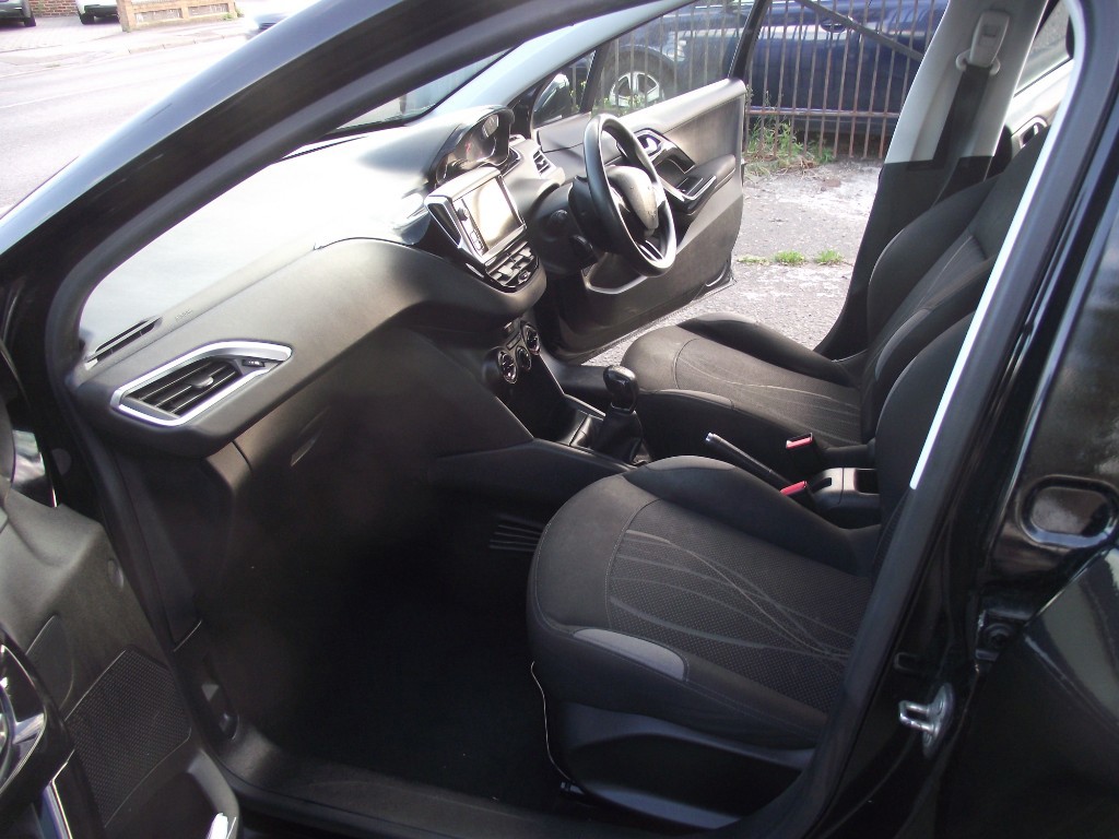 Used Peugeot 208 2013 for sale - 76275025: Photo 17