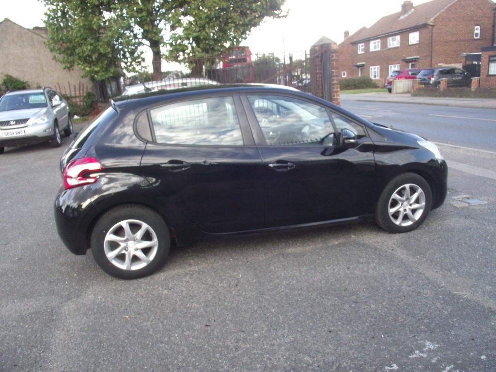 Used Peugeot 208 2013 for sale - 76275025: Photo 2