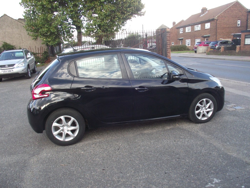 Used Peugeot 208 2013 for sale - 76275025: Photo 8