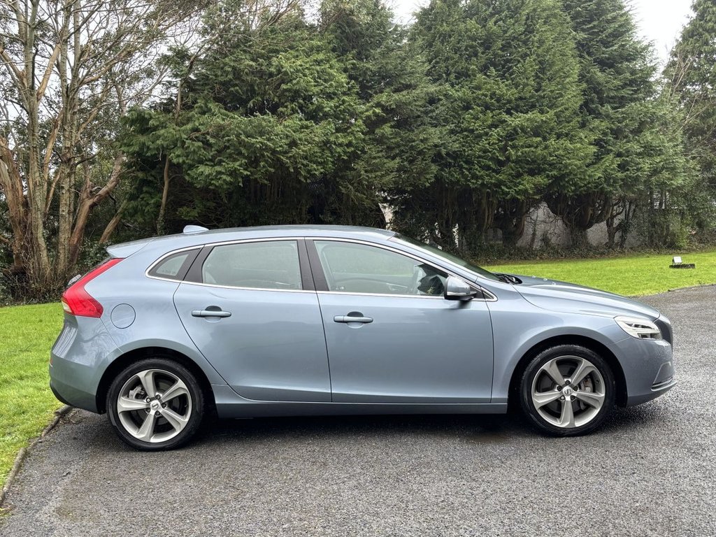 Used Volvo V40 2017 for sale - 77171809: Photo 2