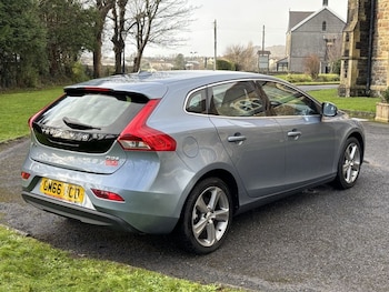 Used Volvo V40 2017 for sale - 77171809: Photo