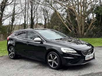 Used Volvo V40 2018 for sale - 77820929: Photo