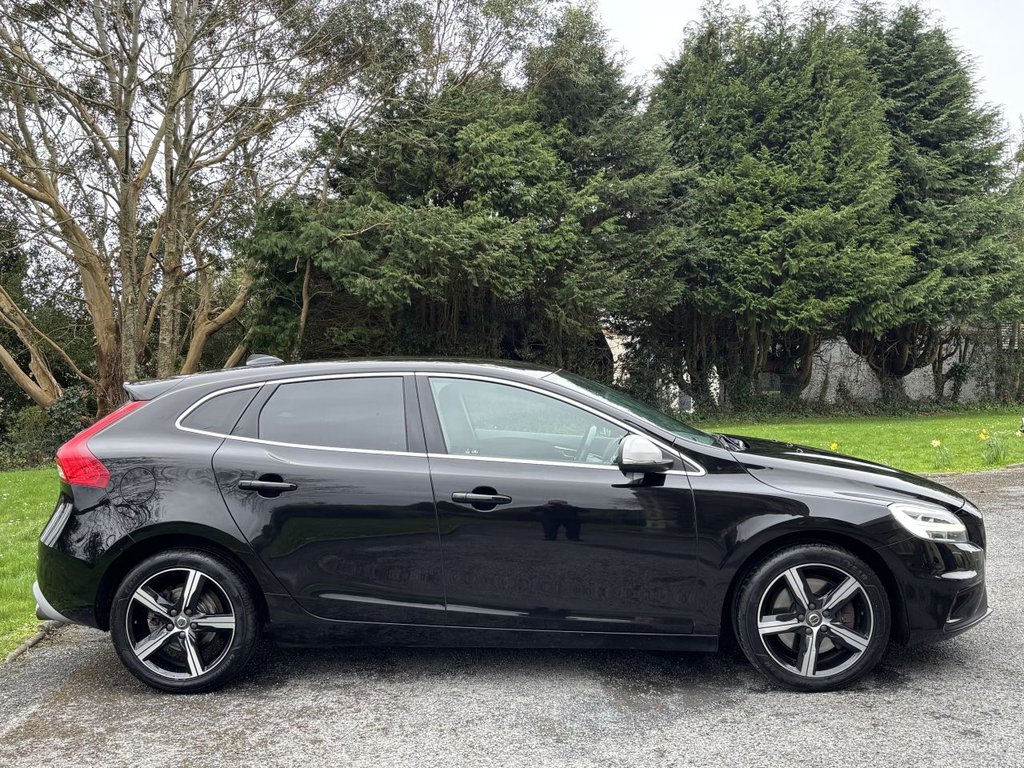Used Volvo V40 2018 for sale - 77820929: Photo 2