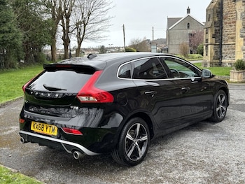 Used Volvo V40 2018 for sale - 77820929: Photo
