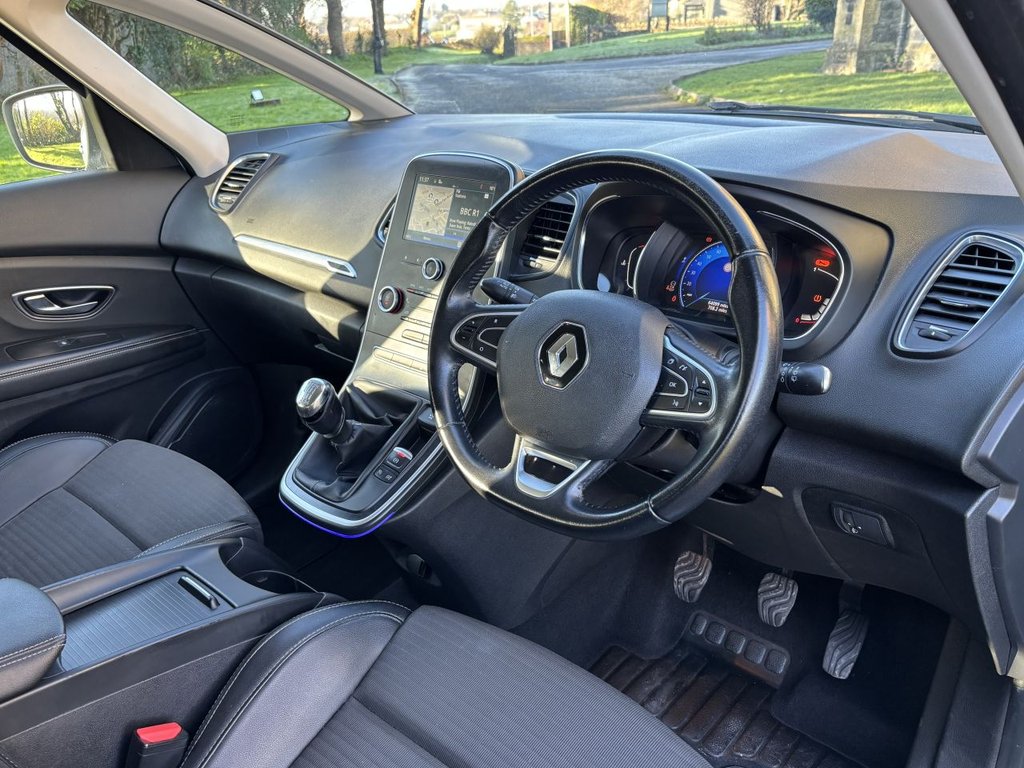 Used Renault Grand Scenic 2017 for sale - 77161895: Photo 10