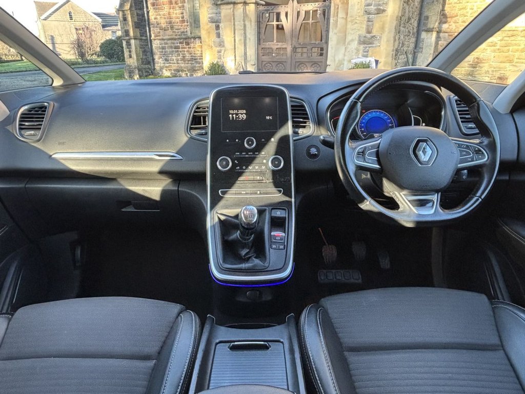 Used Renault Grand Scenic 2017 for sale - 77161895: Photo 14