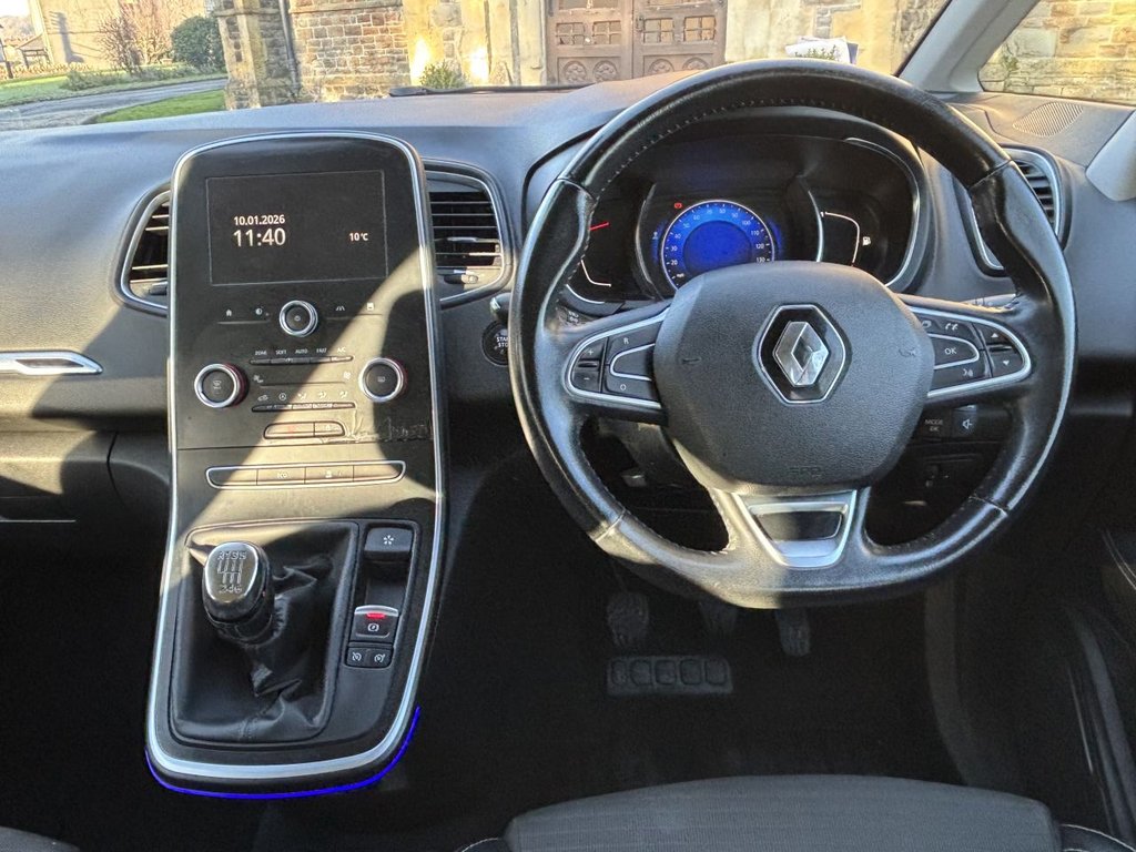 Used Renault Grand Scenic 2017 for sale - 77161895: Photo 15