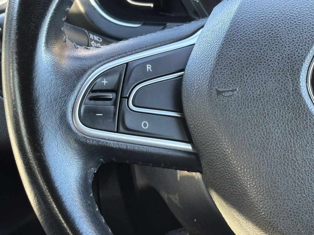 Used Renault Grand Scenic 2017 for sale - 77161895: Photo 17