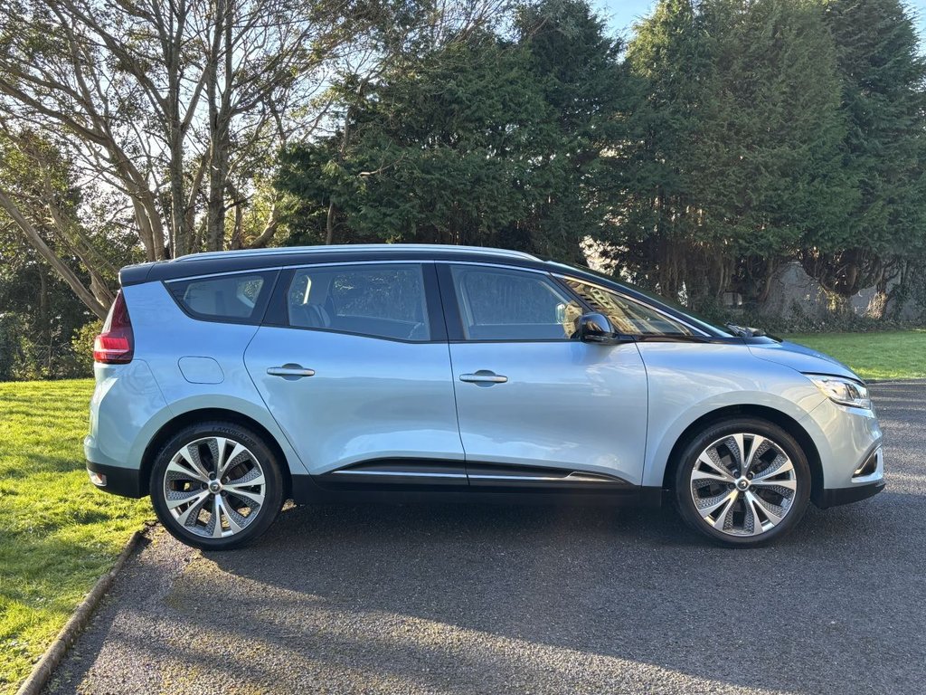 Used Renault Grand Scenic 2017 for sale - 77161895: Photo 2