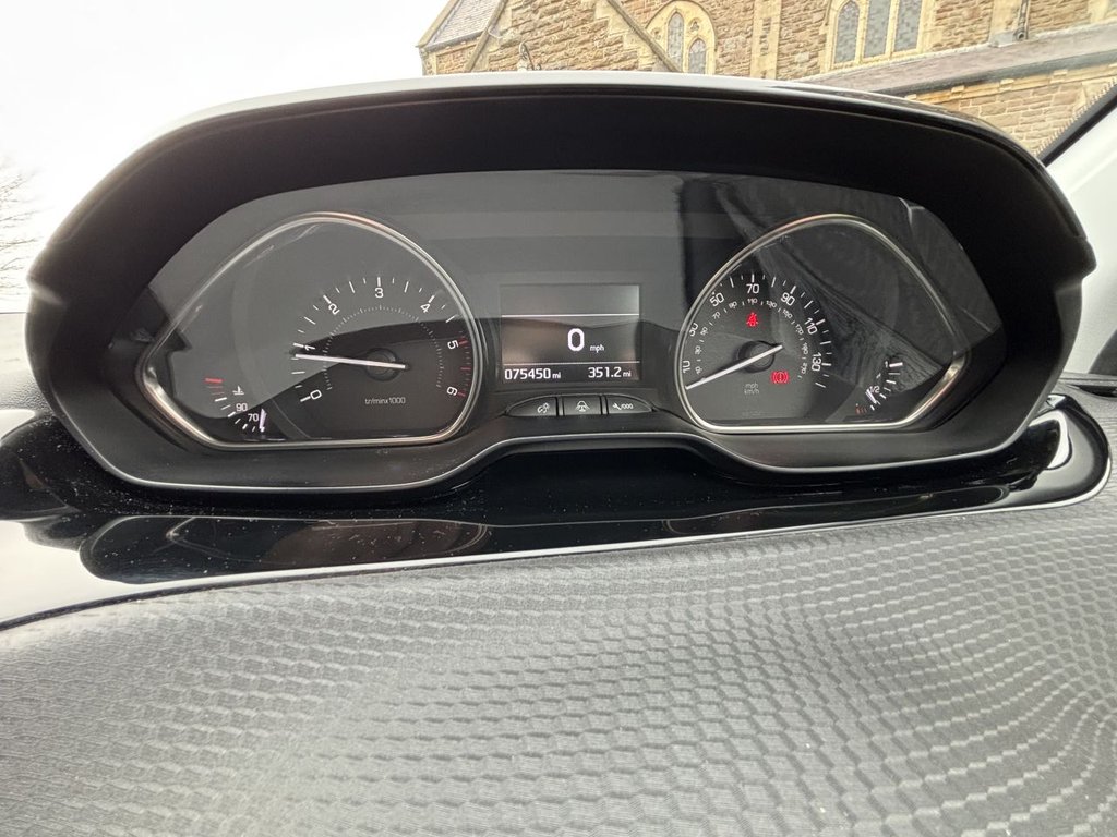 Used Peugeot 2008 2015 for sale - 78082632: Photo 16