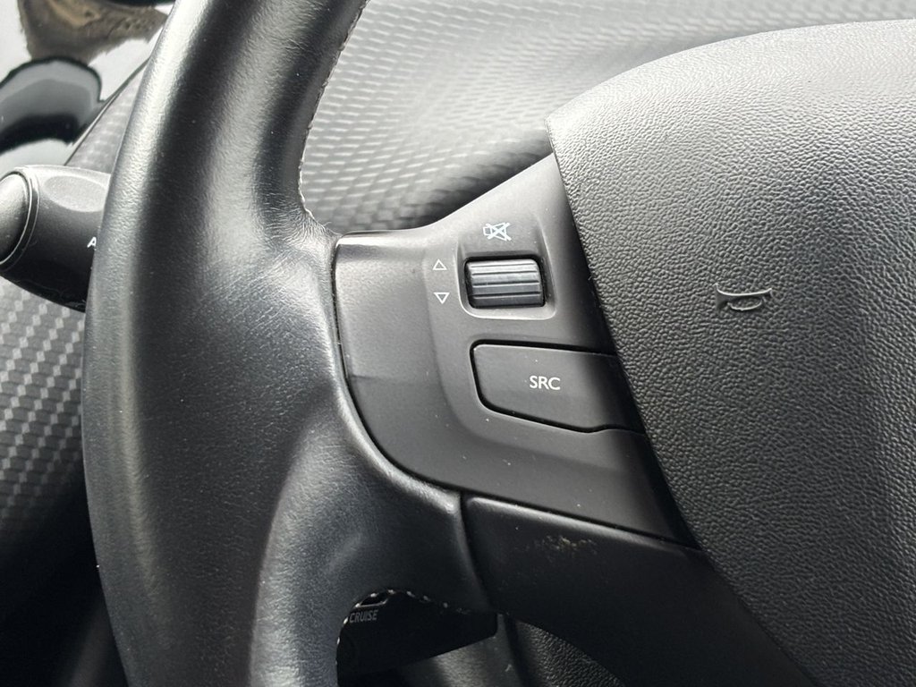 Used Peugeot 2008 2015 for sale - 78082632: Photo 18