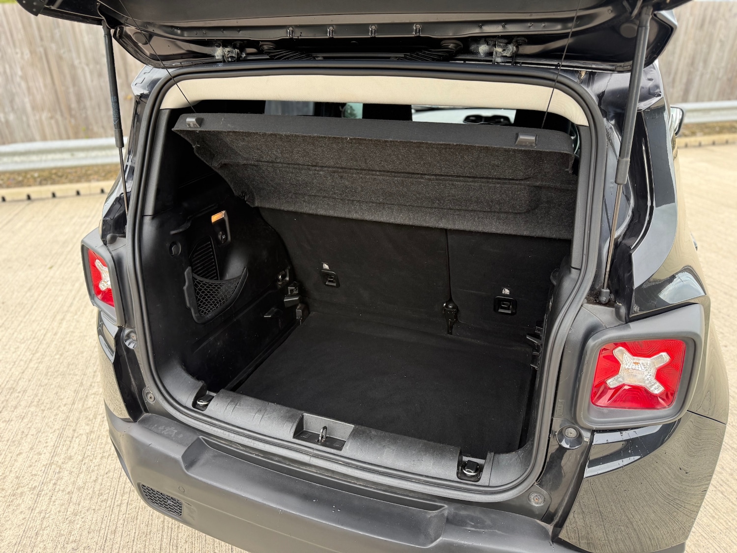 Used Jeep Renegade 2015 for sale - 76057257: Photo 11