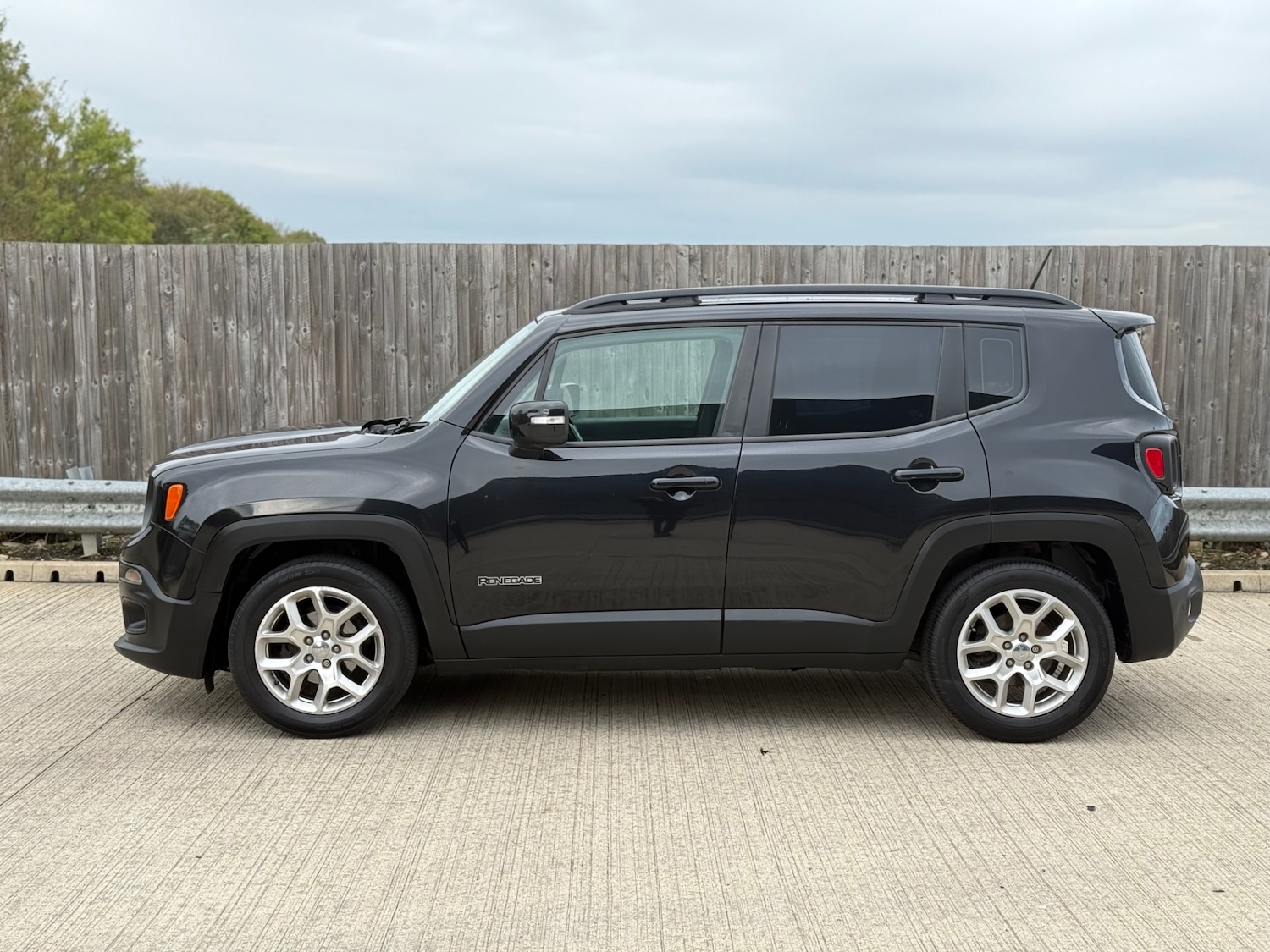 Used Jeep Renegade 2015 for sale - 76057257: Photo 2