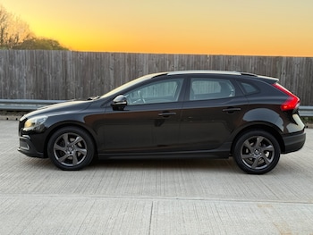 Used Volvo V40 2015 for sale - 78431812: Photo