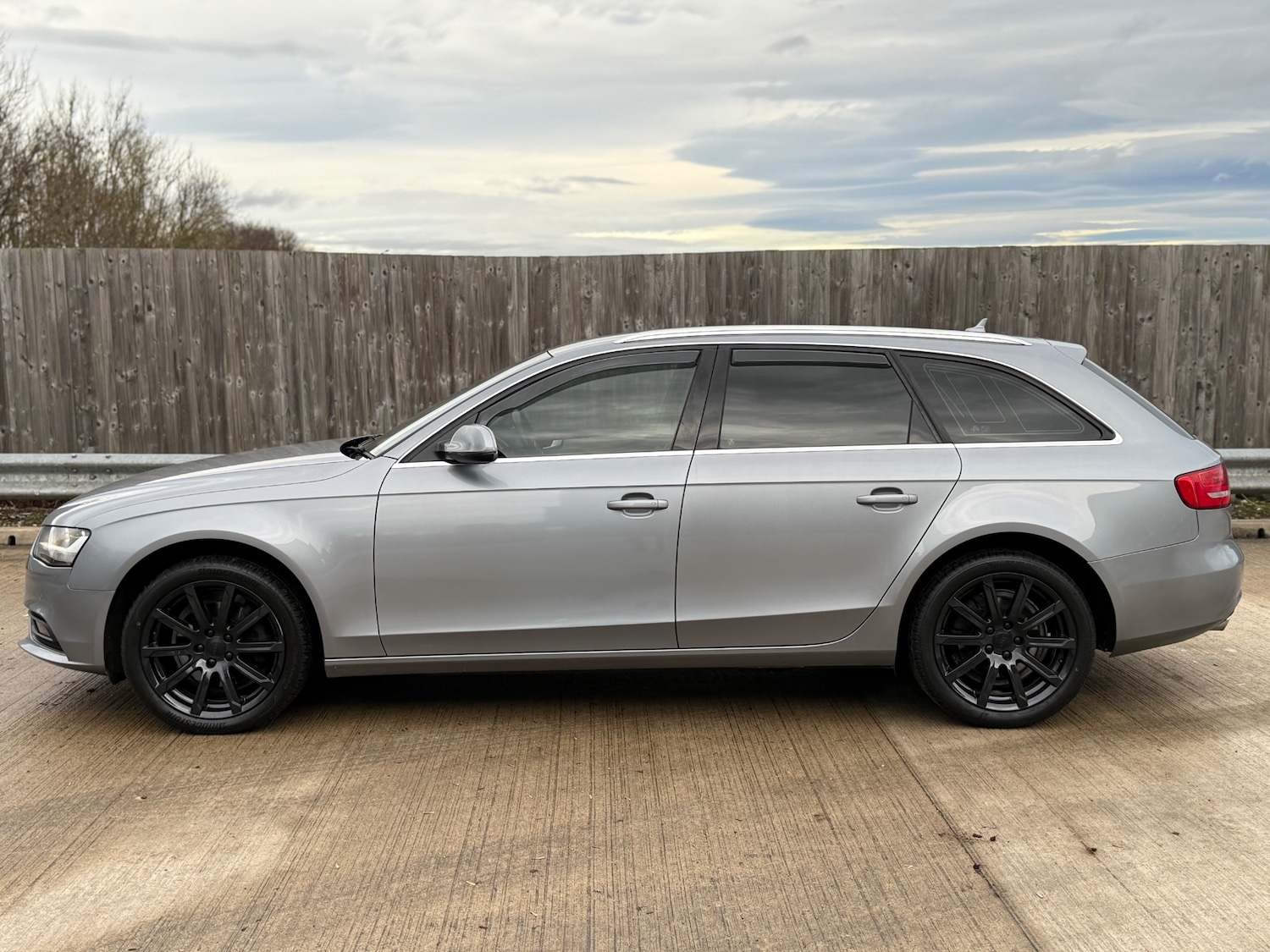 Used Audi A4 2015 for sale - 76940223: Photo 2