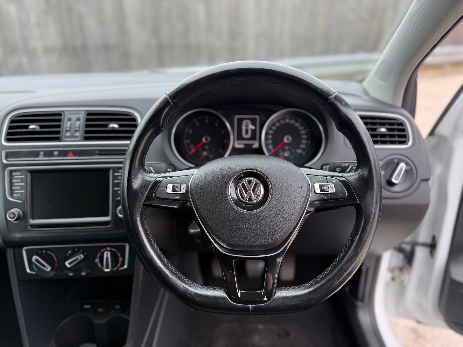Used Volkswagen Polo 2015 for sale - 77954425: Photo 12