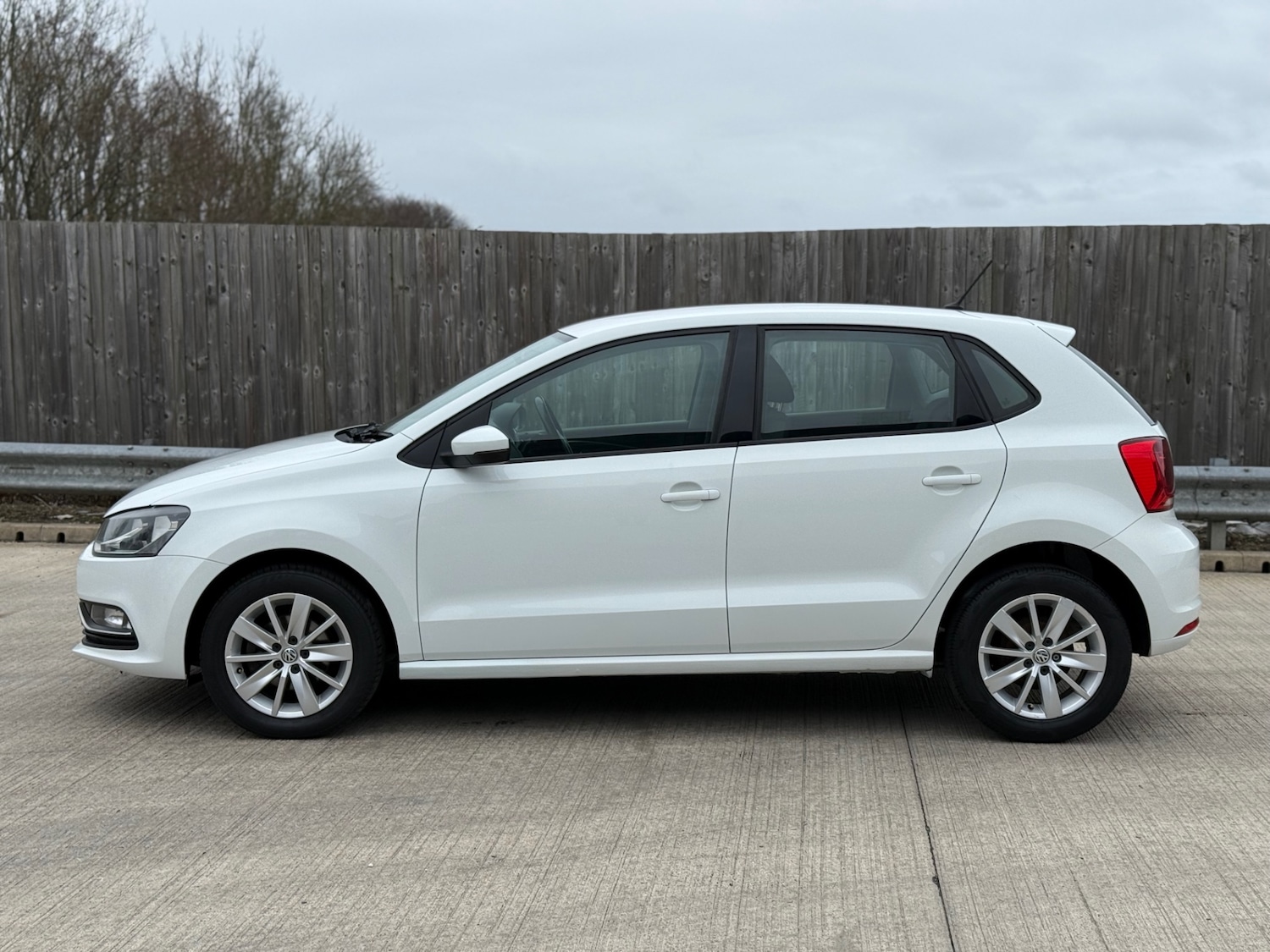 Used Volkswagen Polo 2015 for sale - 77954425: Photo 2
