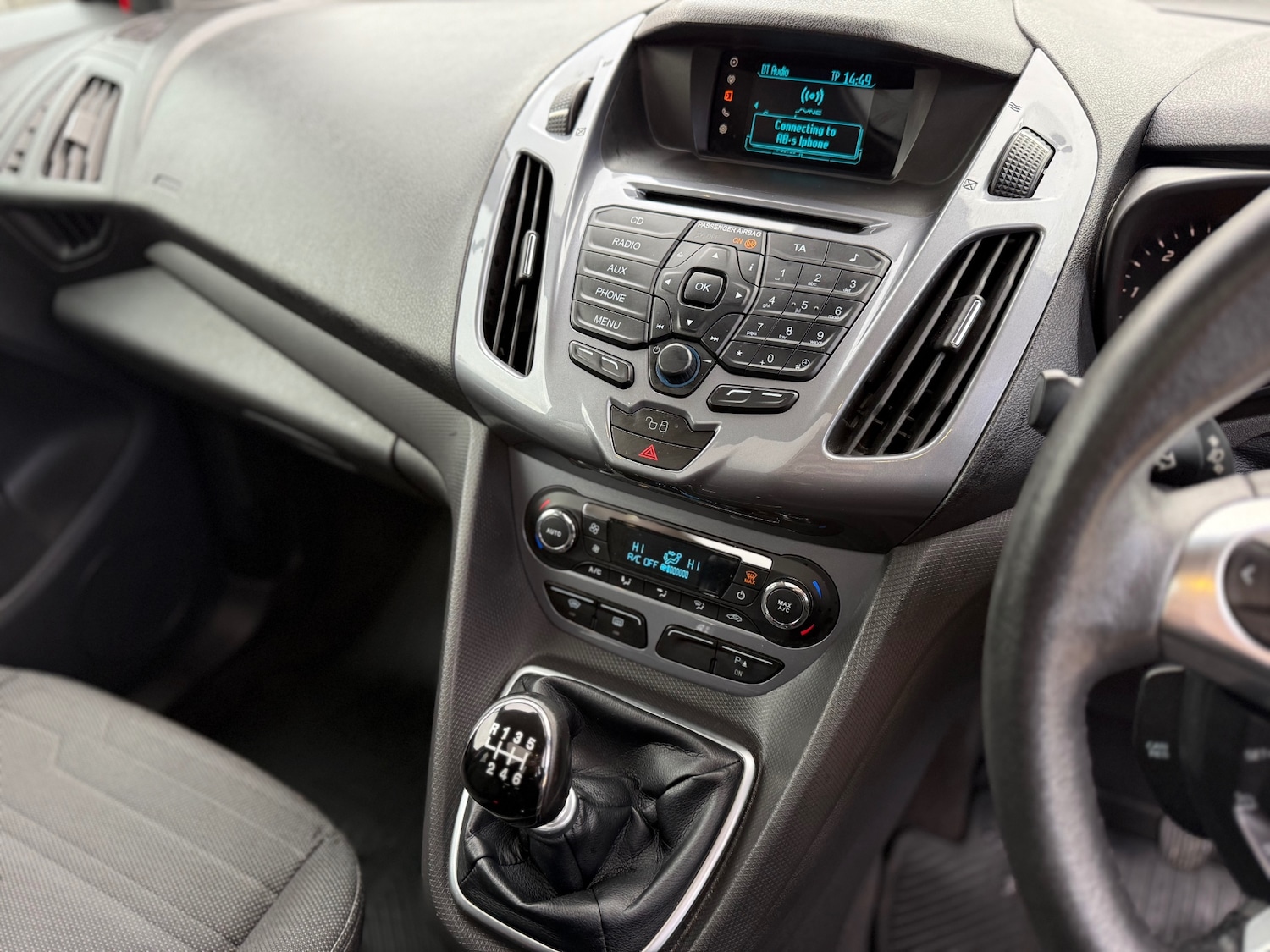 Used Ford Tourneo Connect 2015 for sale - 76334878: Photo 14