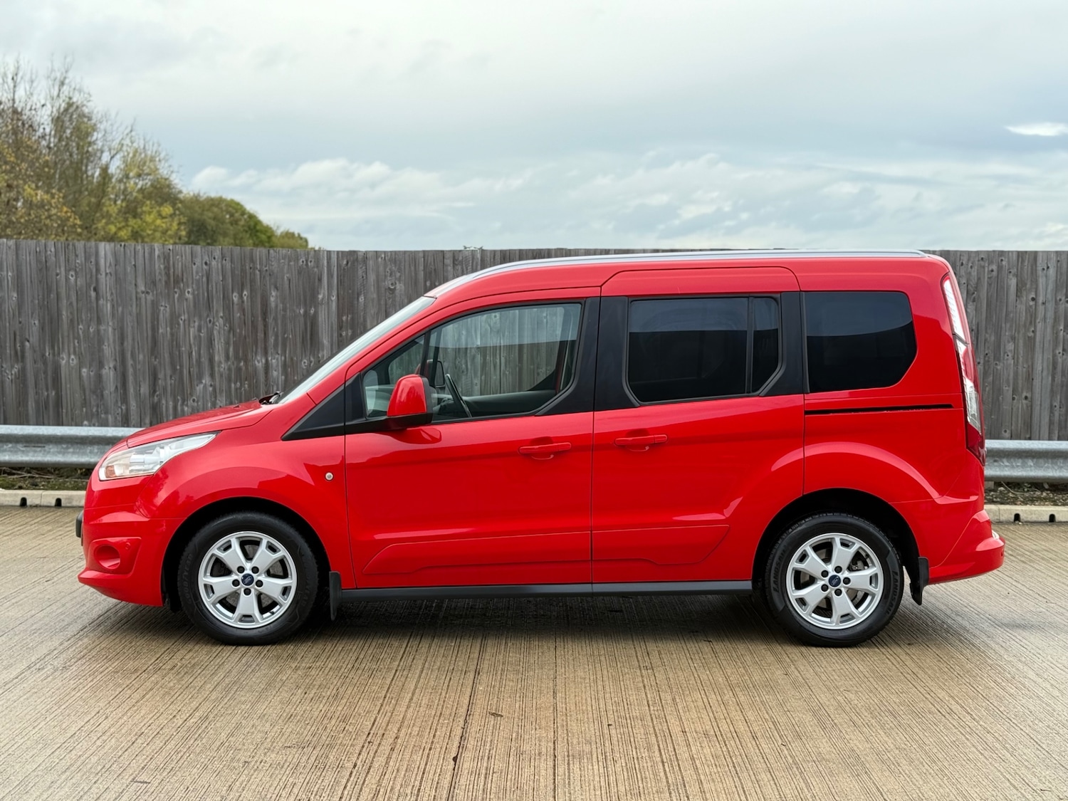 Used Ford Tourneo Connect 2015 for sale - 76334878: Photo 2