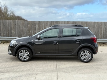 Used Dacia Sandero Stepway 2017 for sale - 77837288: Photo