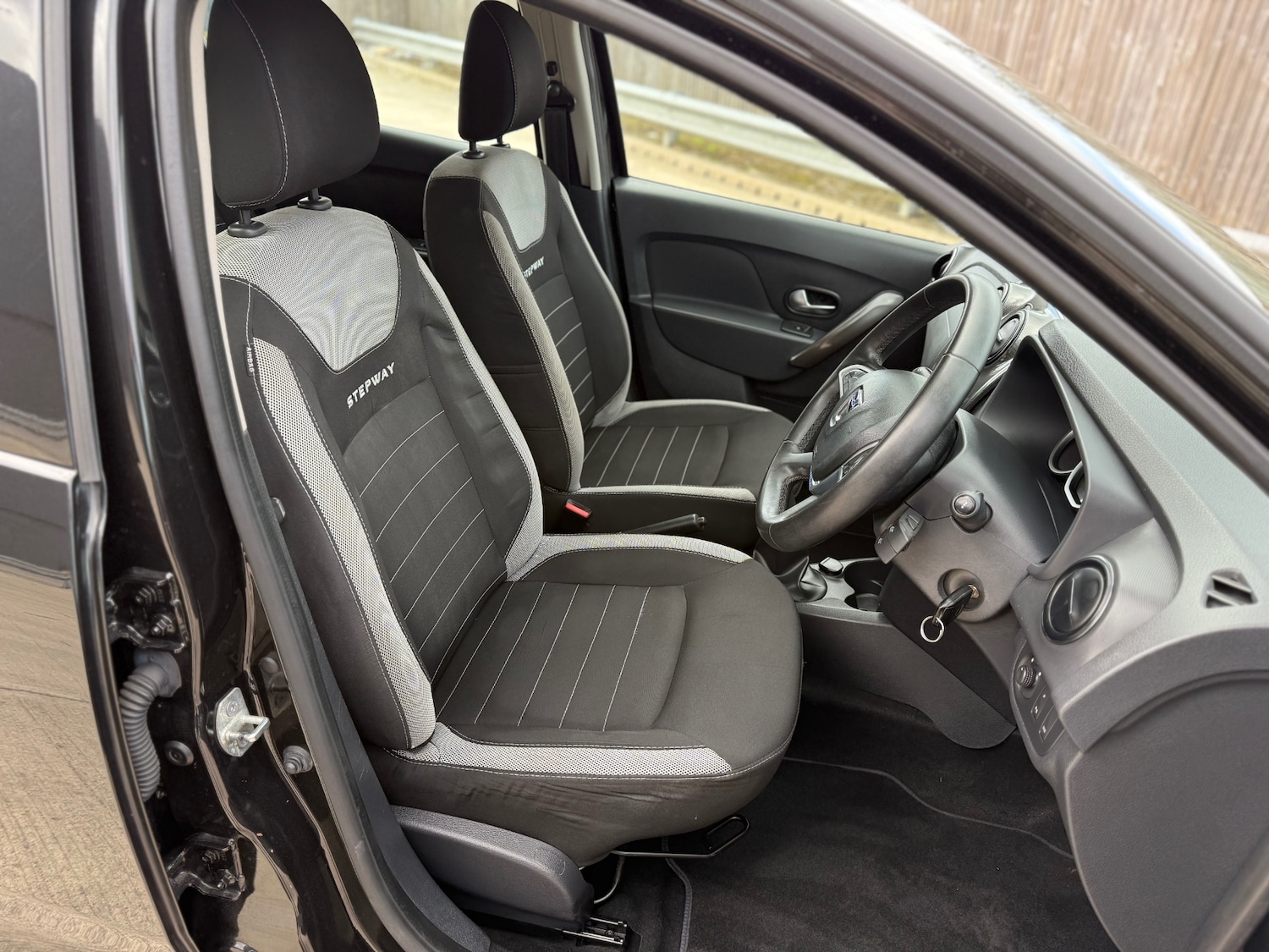 Used Dacia Sandero Stepway 2017 for sale - 77837288: Photo 9