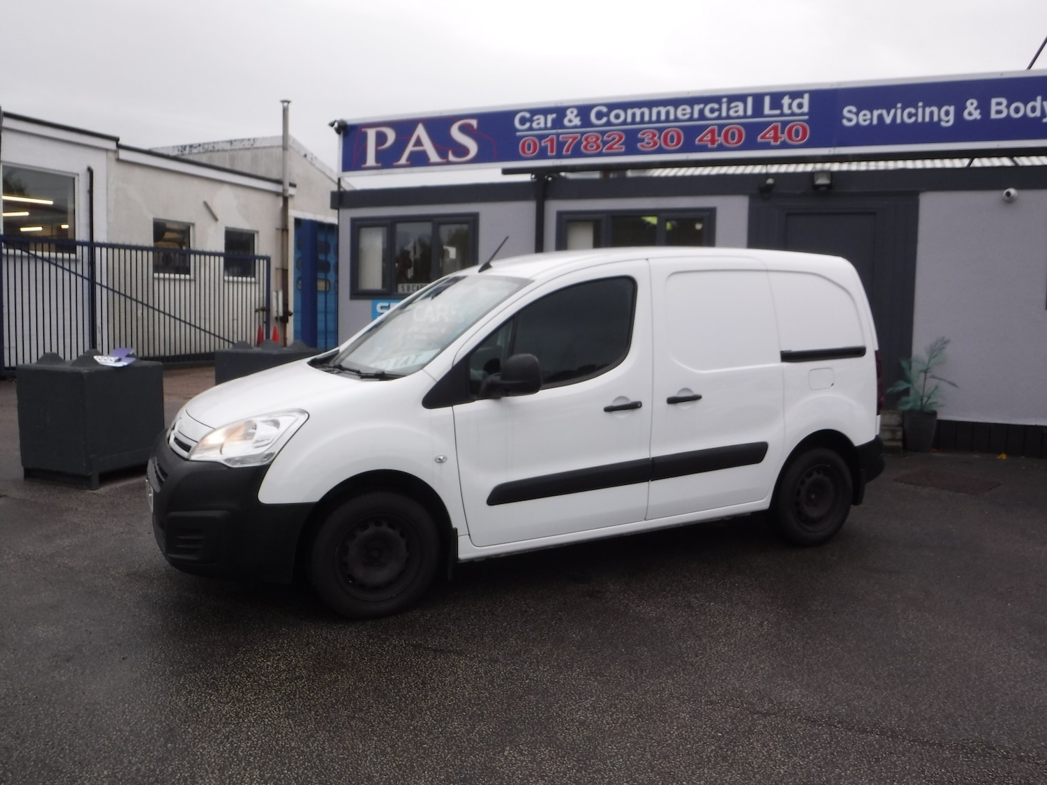 Used Citroen Berlingo 2017 for sale - 76418280: Photo 2