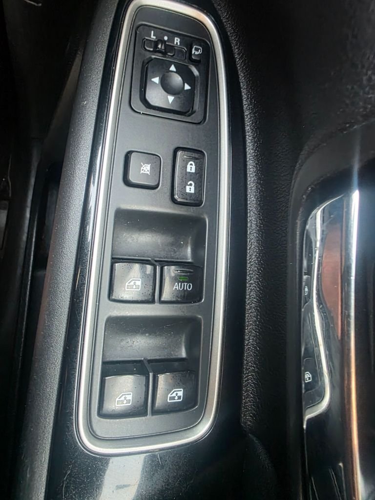 Used Mitsubishi Outlander 2015 for sale - 77437236: Photo 31