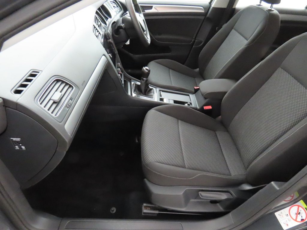 Used Volkswagen Golf 2017 for sale - 77133331: Photo 3