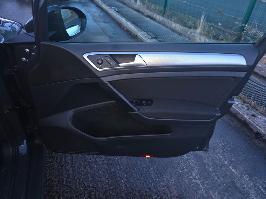 Used Volkswagen Golf 2017 for sale - 77133331: Photo 33