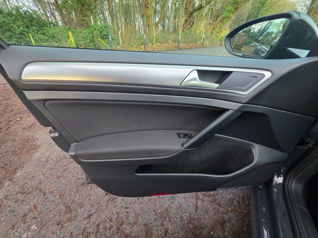 Used Volkswagen Golf 2017 for sale - 77133331: Photo 35