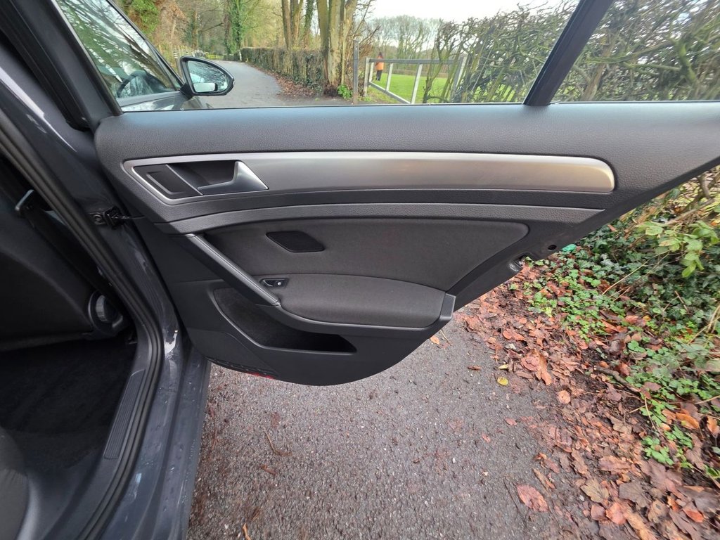 Used Volkswagen Golf 2017 for sale - 77133331: Photo 36