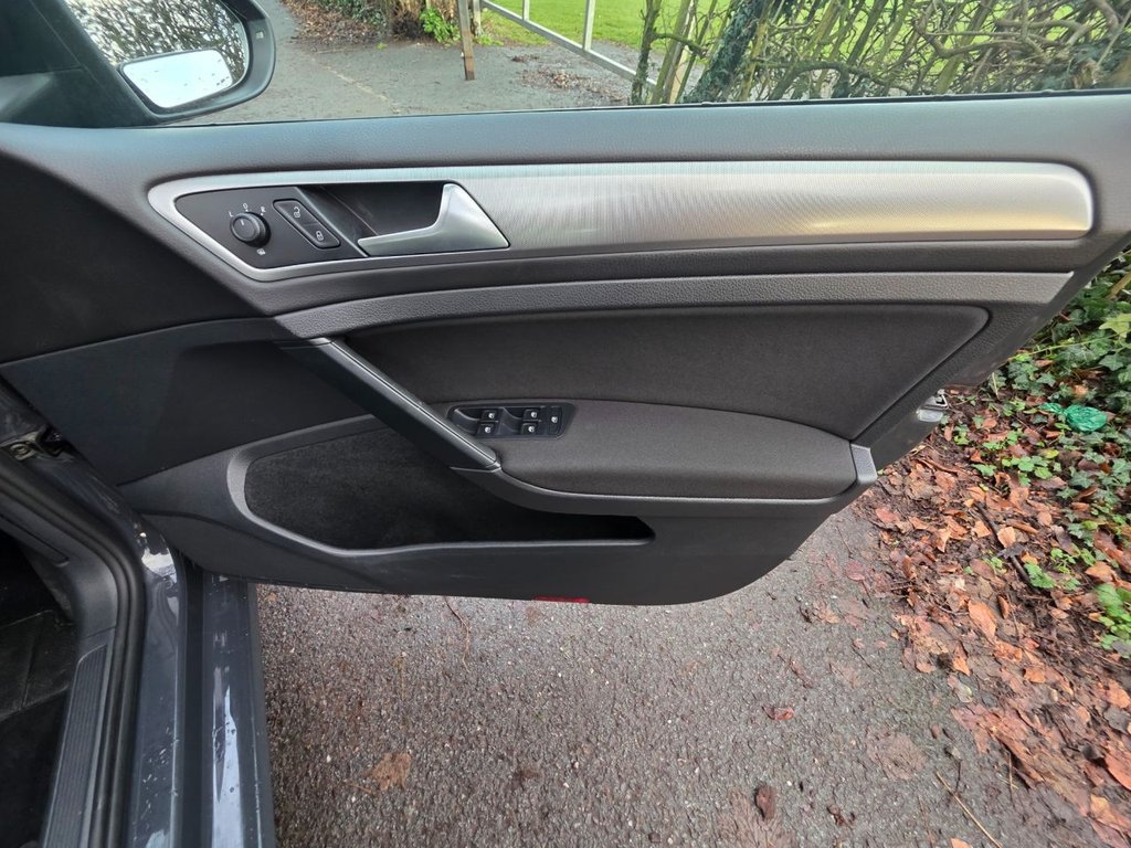 Used Volkswagen Golf 2017 for sale - 77133331: Photo 37