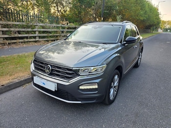 Used Volkswagen T-Roc 2019 for sale - 79547619: Photo