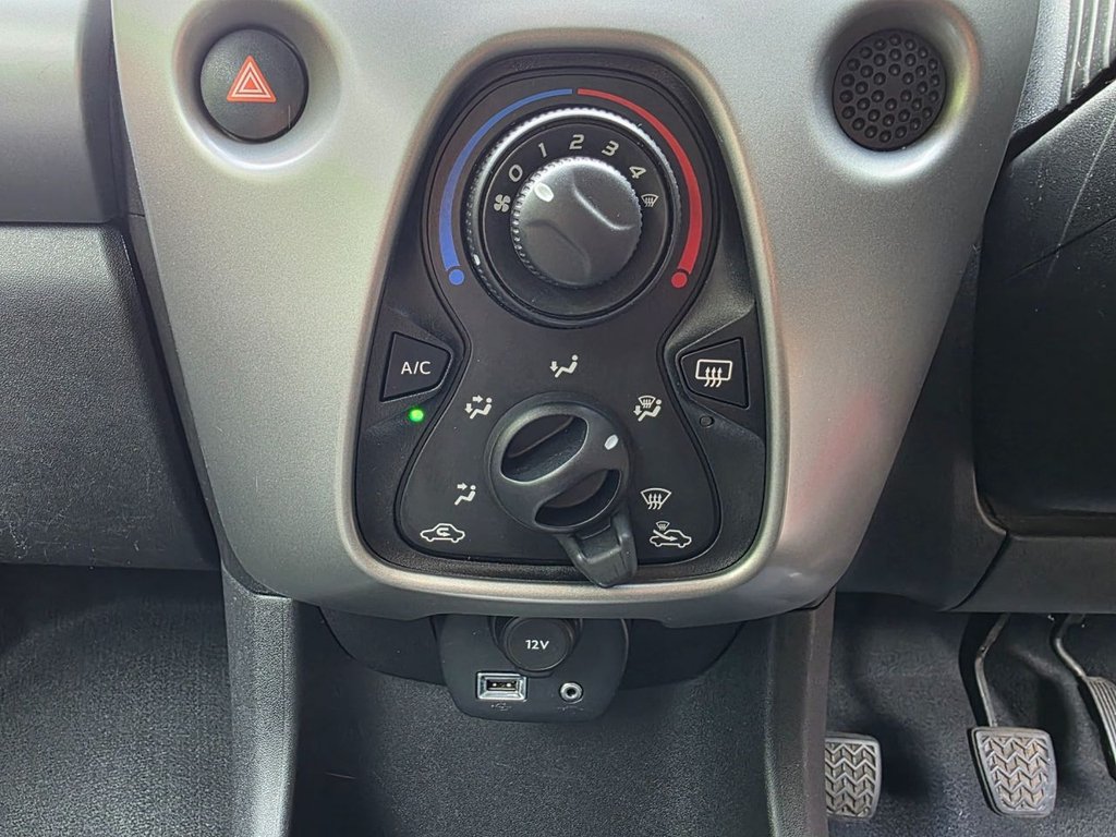 Used Toyota AYGO 2015 for sale - 75573084: Photo 23